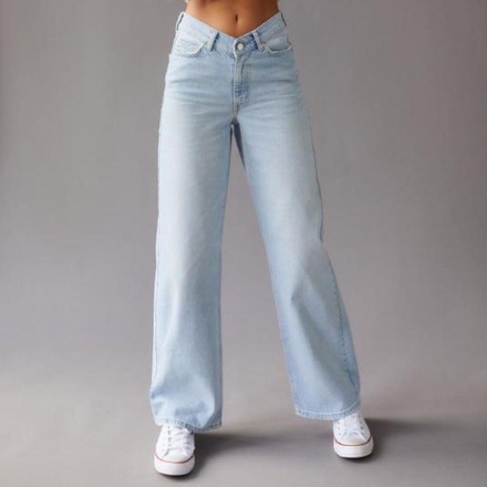 BDG baggy light wash jeans w/ dip front